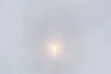 Khoảnh khắc tên lửa Nga bị sét đánh trúng khi vừa rời bệ phóng