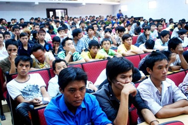 Cho thanh thiếu niên “chậm tiến” tham quan... trại cải tạo 