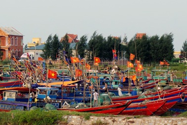 Chằng chống nhà cửa, sẵn sàng ứng phó với bão Thần Sấm