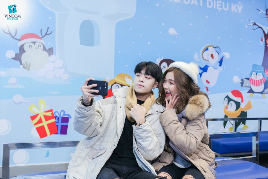 Giới trẻ đổ về trung tâm thương mại tận hưởng ăn - chơi - sắm ngày Valentine - 4 Giới trẻ đổ về trung tâm thương mại tận hưởng ăn - chơi - sắm ngày Valentine - 4