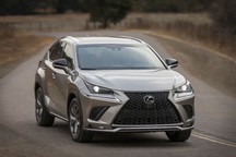 Chủ xe Lexus NX 300 không cần "sốt ruột" với phiên bản nâng cấp 2021