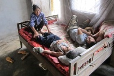 Lời cầu cứu của người đàn bà có chồng và mẹ bị bạo bệnh