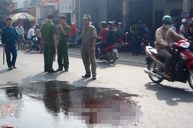 Náo loạn cảnh “cướp” xác nạn nhân bị xe buýt tông