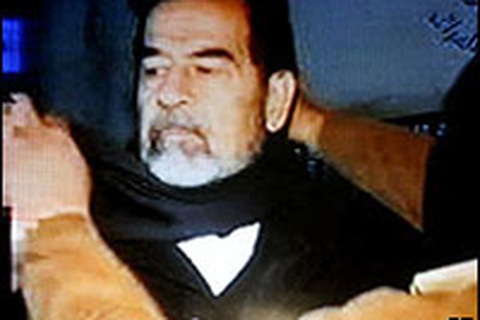 Saddam Hussein luyện tập trước khi lên giá treo cổ