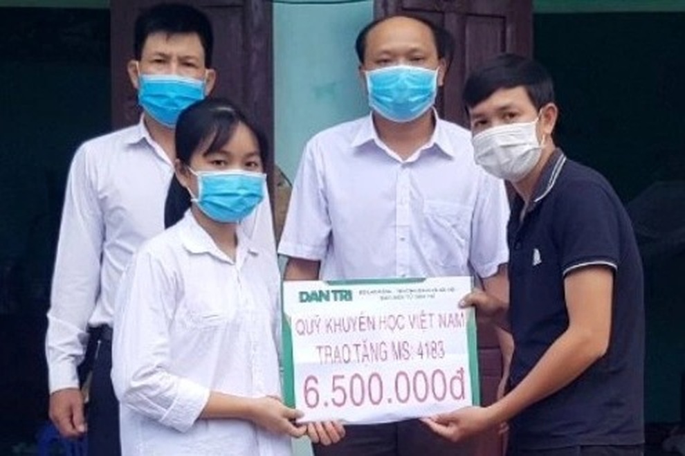 Nữ sinh mồ côi cha được bạn đọc giúp đỡ tới giảng đường đại học - 2 Nữ sinh mồ côi cha được bạn đọc giúp đỡ tới giảng đường đại học - 2