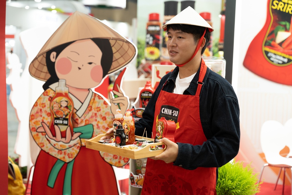 Chin-su tung bộ 4 sản phẩm tương ớt mới tại Seoul Food 2024 - 6 Chin-su tung bộ 4 sản phẩm tương ớt mới tại Seoul Food 2024 - 6