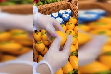 Xem đầu bếp làm bánh giống hệt trái cây đến khó tin