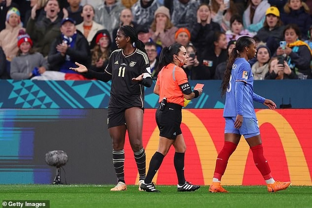 Tuyển nữ Pháp hòa thất vọng trước Jamaica ở World Cup - 2 Tuyển nữ Pháp hòa thất vọng trước Jamaica ở World Cup - 2