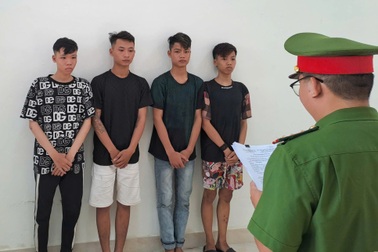 Nhóm thanh thiếu niên mang theo hung khí tìm người đi đường để đánh