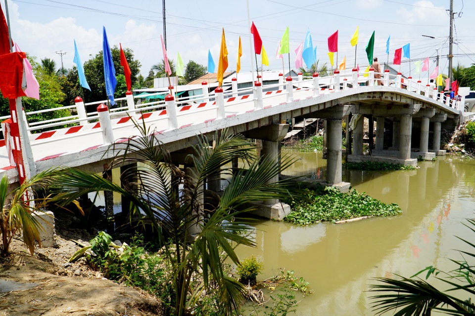 Khởi công, khánh thành 7 cây cầu nối yêu thương vượt sông nước miền Tây - 8 Khởi công, khánh thành 7 cây cầu nối yêu thương vượt sông nước miền Tây - 8