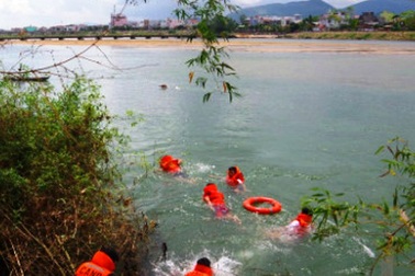 Một học sinh chết đuối khi tắm sông