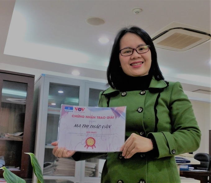 Phóng viên Ma Thị Thảo Vân - Báo Lao động và Xã hội được trao giải Nhất.