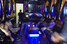 Đãi bạn tiệc ma túy trước khi chia tay đi xa