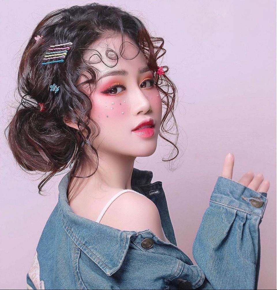Nàng thơ trường Ngoại ngữ đốn tim dân mạng với nét đẹp ngọt ngào - 3 Nàng thơ trường Ngoại ngữ đốn tim dân mạng với nét đẹp ngọt ngào - 3