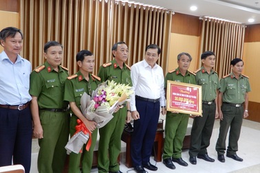 Nhóm người Trung Quốc dụ dỗ gái trẻ đóng phim “sex” với giá bao nhiêu?