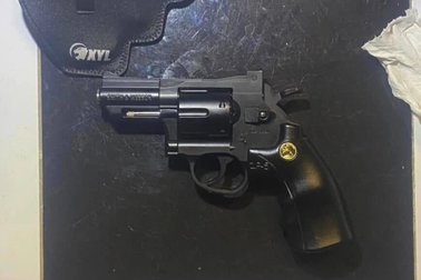 Hà Nội: Giả danh công an, dùng còng số 8 đi cướp tài sản trong đêm