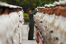 Nhật Bản cho binh sĩ để tóc dài nhằm giải tỏa "cơn khát" lính