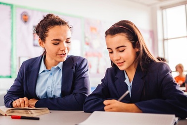 Anh: Đại dịch Covid-19 góp phần tổn hại tới sức khỏe, tinh thần người trẻ