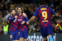 Ngoài Messi và Stegen, Barcelona sẵn sàng bán hết các ngôi sao