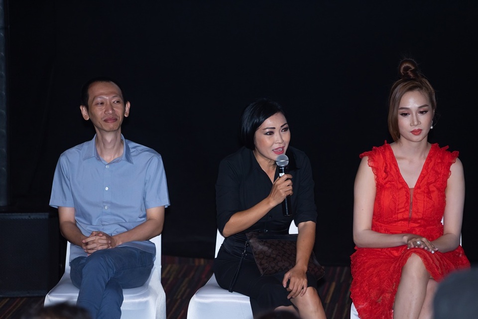Phương Thanh tiết lộ phải độn ngực phì nhiêu để vào vai Tú Bà - 8 Phương Thanh tiết lộ phải độn ngực phì nhiêu để vào vai Tú Bà - 8