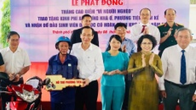 TP. HCM: Phát động Tháng cao điểm Vì người nghèo 