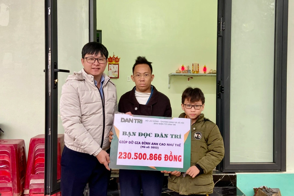 Hơn 240 triệu đồng đến với cậu học trò nghèo chăm bố suy thận - 1 Hơn 240 triệu đồng đến với cậu học trò nghèo chăm bố suy thận - 1