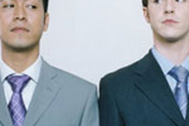 "Đầu tư" nhan sắc để tìm việc 