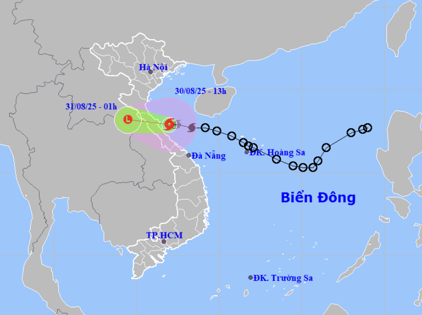 Bão Nongfa áp sát đất liền Hà Tĩnh - Quảng Trị, mưa xối xả - 2