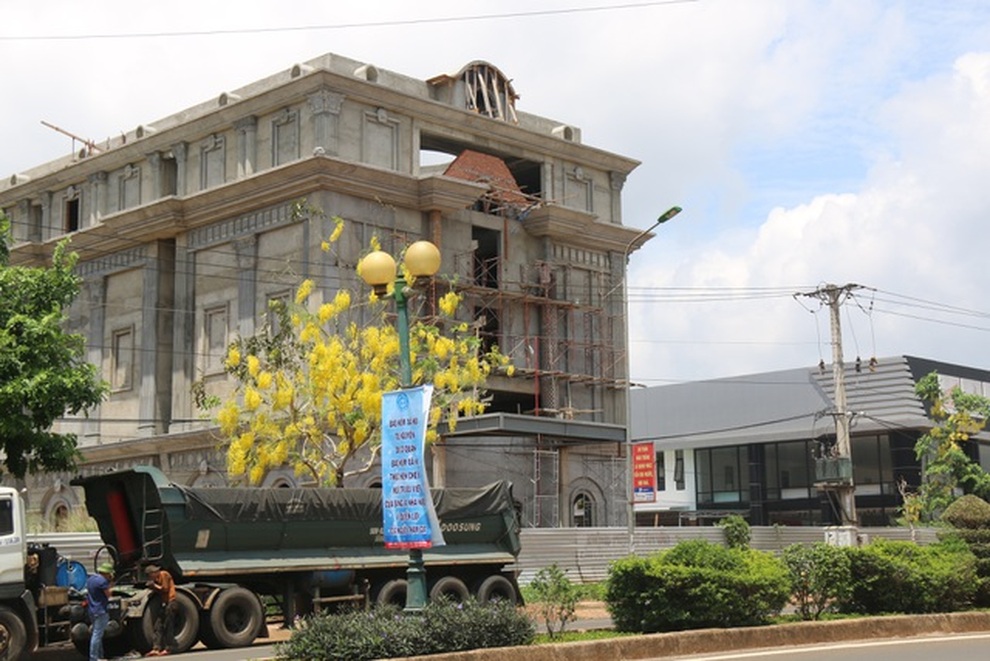 Công trình chình ình giữa phố: Thanh tra nói sai, Sở Xây dựng bảo đúng - 1 Công trình chình ình giữa phố: Thanh tra nói sai, Sở Xây dựng bảo đúng - 1