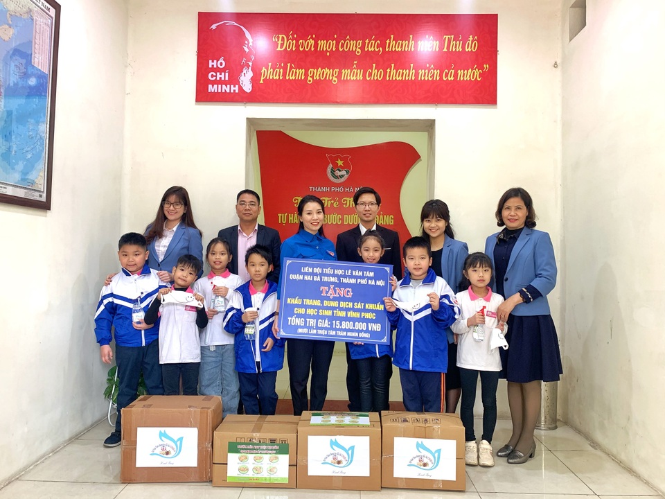 Học sinh Thủ đô gửi lời nhắn xúc động đến người dân tâm dịch Vĩnh Phúc - 3 Học sinh Thủ đô gửi lời nhắn xúc động đến người dân tâm dịch Vĩnh Phúc - 3