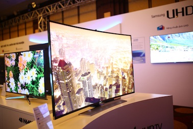 Đánh giá TV UHD màn hình cong đầu tiên trên thế giới