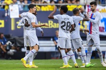 Lewandowski tỏa sáng trong chiến thắng 4-0 của Barcelona