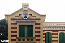 Biệt thự Pháp cổ tu sửa gần 15 tỷ đồng: Màu vôi tường chưa chính thức