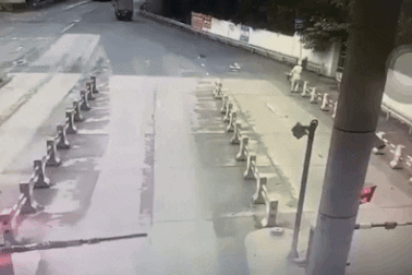 Thanh niên dương tính ma túy tông thẳng xe vào cảnh sát cơ động