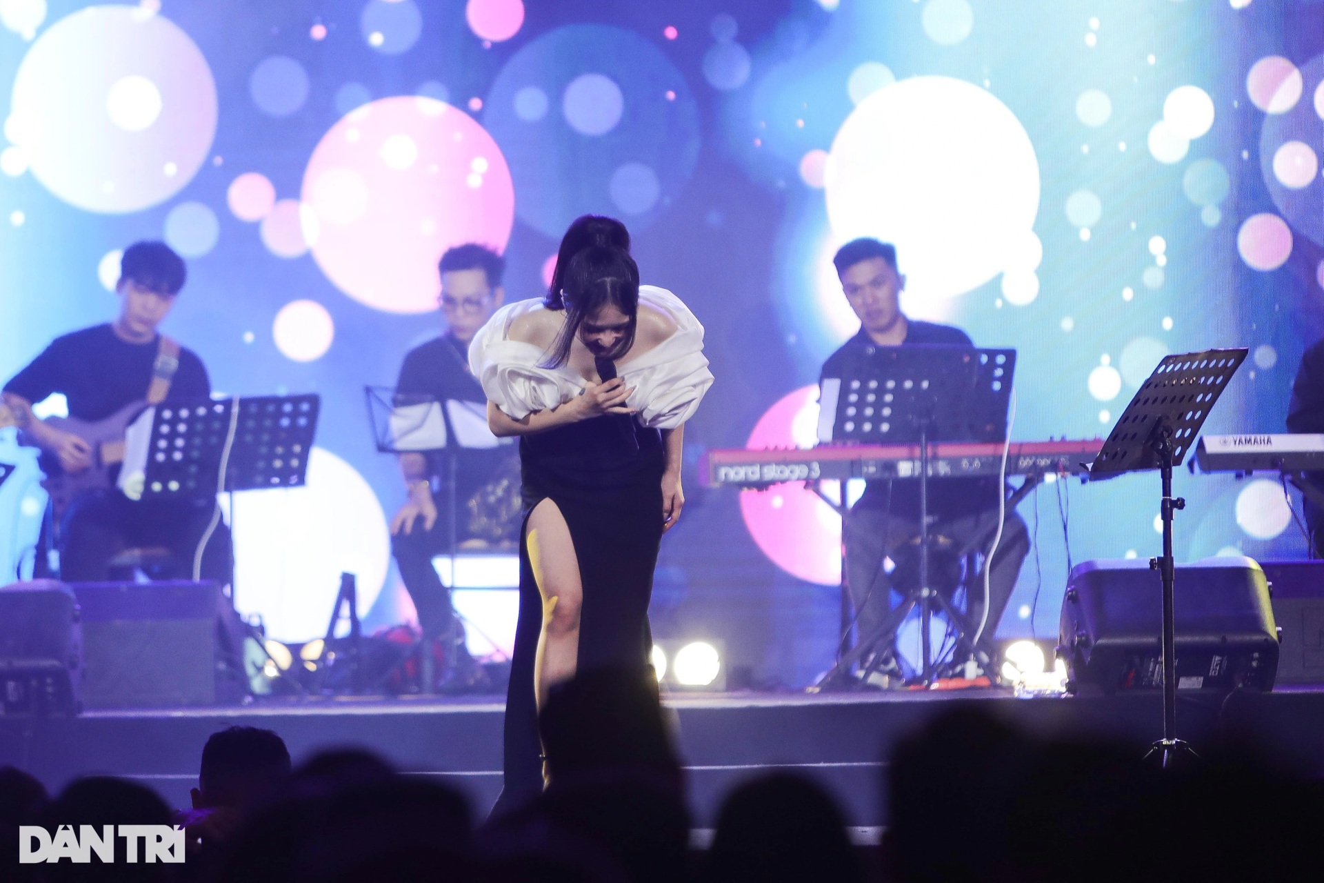 Hương Tràm tái ngộ khán giả sau 5 năm: Tôi từng sợ trở về, sợ bão giông - 5 Hương Tràm tái ngộ khán giả sau 5 năm: Tôi từng sợ trở về, sợ bão giông - 5