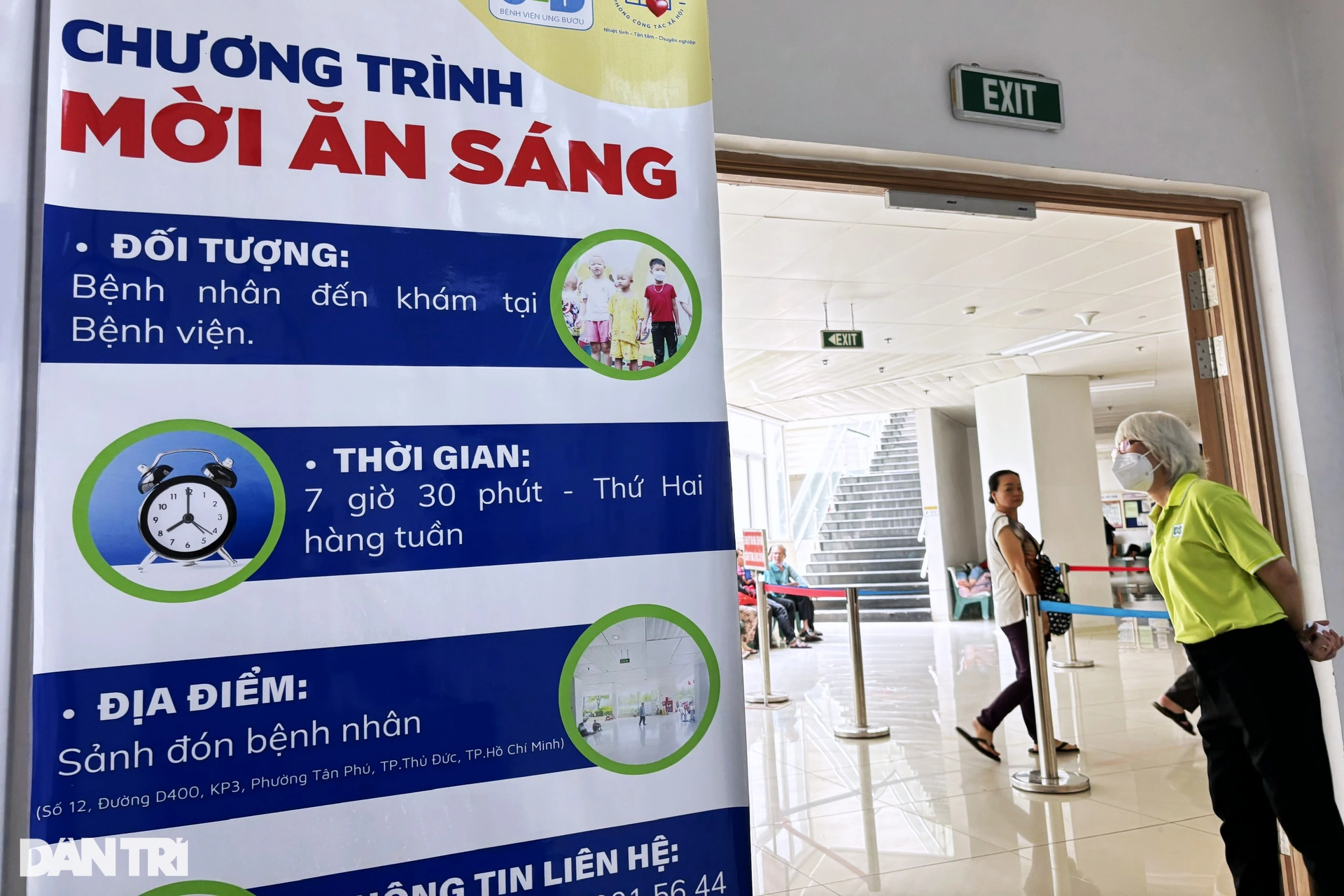 Cha bị đột quỵ, con gái 12 năm làm cô tiên của người bệnh hiểm nghèo - 8 Cha bị đột quỵ, con gái 12 năm làm cô tiên của người bệnh hiểm nghèo - 8