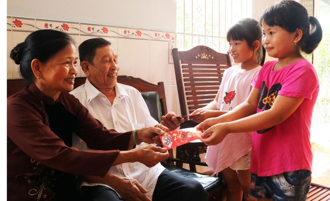 Lấy tiền mừng tuổi của con để tiêu, bố mẹ bị phạt nặng? - Ảnh 1. Lấy tiền mừng tuổi của con để tiêu, bố mẹ bị phạt nặng? - Ảnh 1.