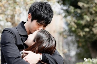 Phụ nữ rộ mốt trả tiền để được ôm: Tôi đã thử và đây là sự thật phía sau