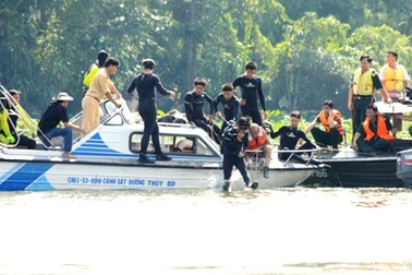 Khoảnh khắc sinh tử của lính cứu hộ vụ lật tàu Dìn Ký