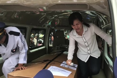 Khoảnh khắc đón Anh Vũ về chùa Ấn Quang