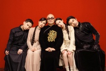 Nghệ sĩ Xuân Hinh đăng ảnh gia đình, nhan sắc bà xã gây chú ý