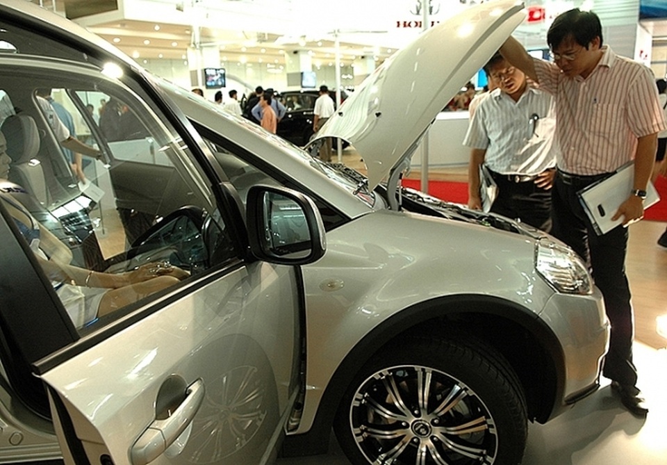 Giảm phí trước bạ ô tô: Nhà nước bớt thu, dân buôn tăng giá - 2 Giảm phí trước bạ ô tô: Nhà nước bớt thu, dân buôn tăng giá - 2