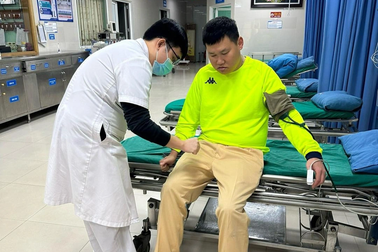 Nam thanh niên chở pháo, tông gục Thiếu tá CSGT khi bị kiểm tra