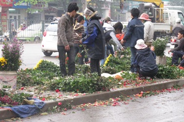 Bát nháo hàng hoa ngày Quốc tế phụ nữ