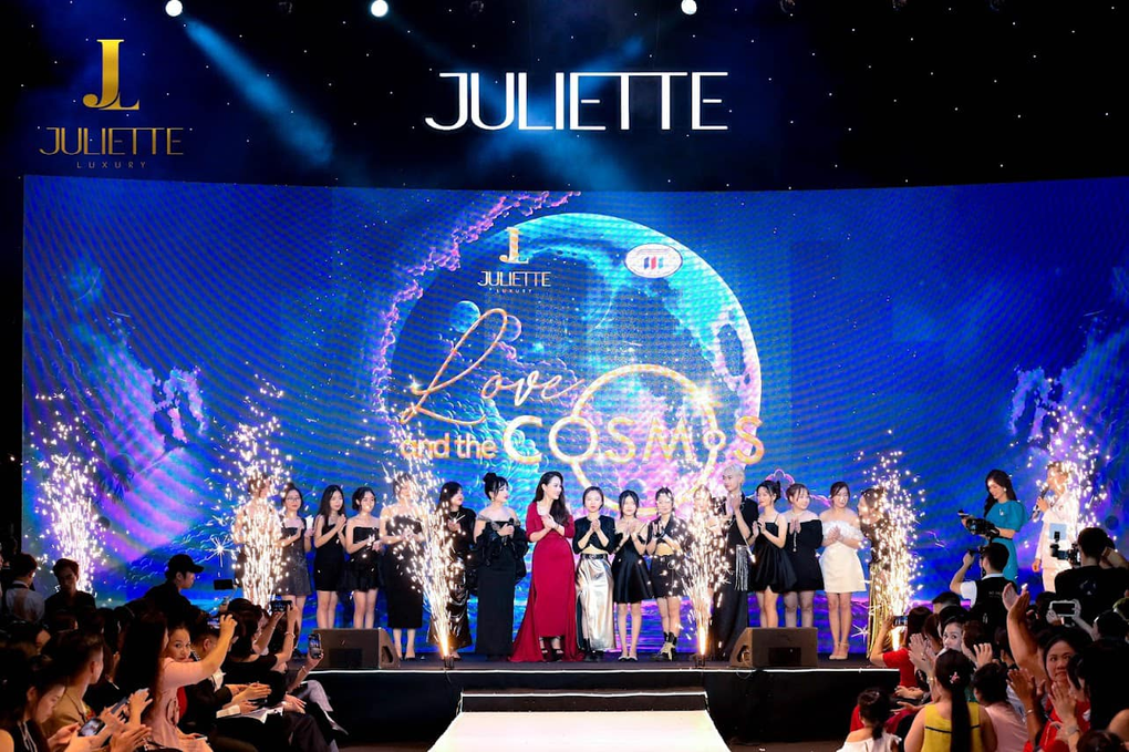 Show Juliette Luxury - Love and the Cosmos với thông điệp thời trang bền vững - 3 Show Juliette Luxury - Love and the Cosmos với thông điệp thời trang bền vững - 3