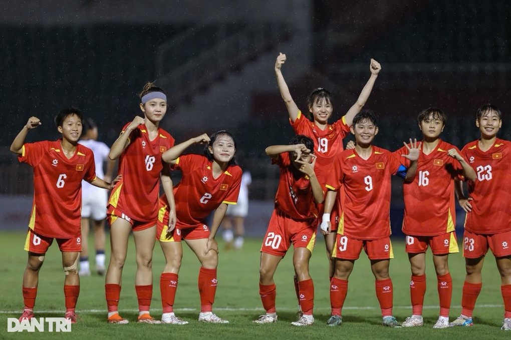 HLV người Nhật Bản bình luận về siêu phẩm của U19 nữ Việt Nam - 2