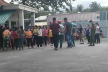 Nhận tin báo nghỉ việc không lương, 400 công nhân dừng làm đòi quyền lợi