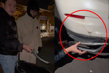 Nam shipper đâm vỡ đuôi ô tô trong đêm và phản ứng bất ngờ của chủ xe