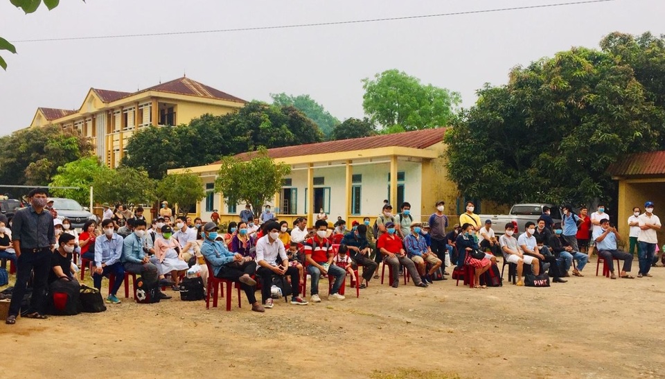 Đồng Tháp: Hoàn thành cách ly, công dân bất ngờ nhận khăn rằn ri, sách tặng - 7