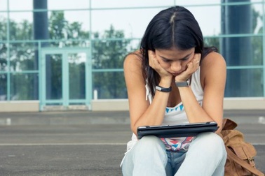 Mối liên hệ  giữa việc xem ảnh tự chụp và sự giảm lòng tự trọng?